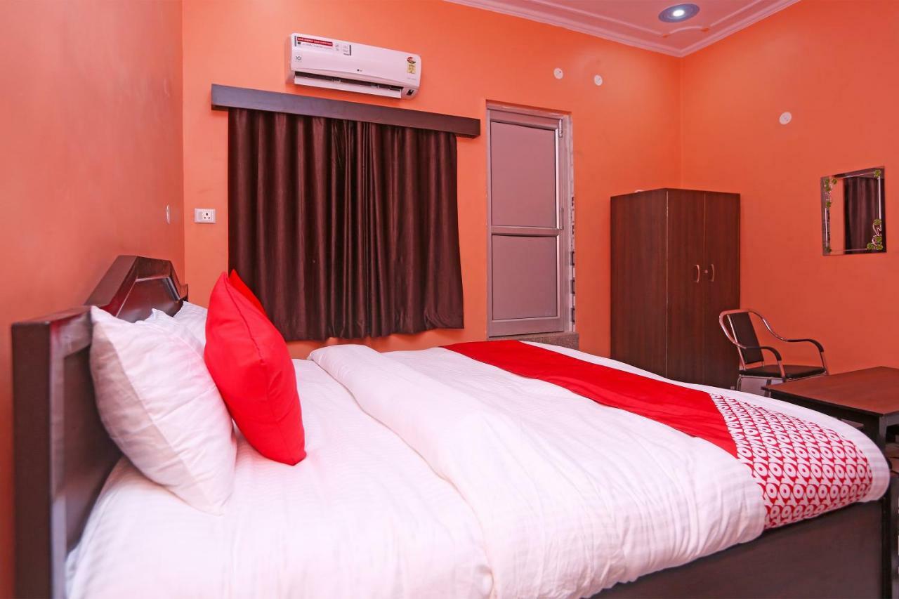 Oyo 22221 Yadav Hotel Bhiwadi Kültér fotó